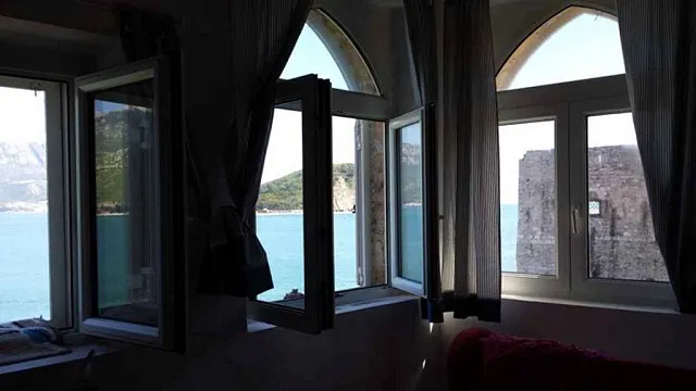 House on the front line in Budva  — photo 8